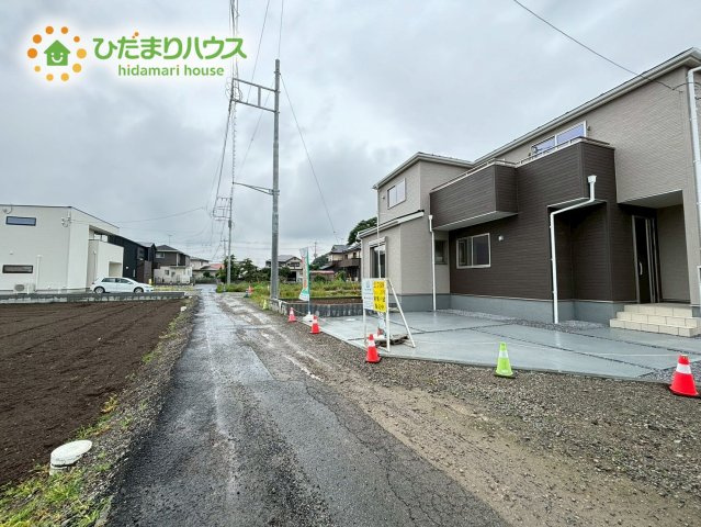 鴻巣市松原1期　新築戸建　リーブルガーデン02の前面道路含む現地写真