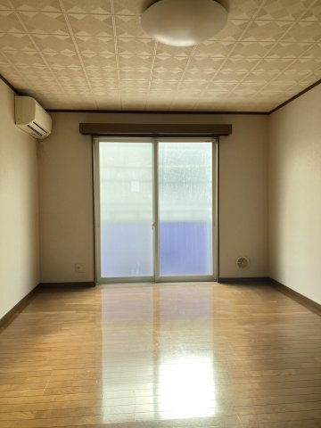 apartment Be：1の居間・リビング|ゆったり過ごせる洋室9帖のリビングです※同タイプの室内写真