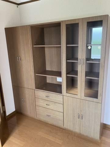 apartment Be：1の収納|雑貨や本の収納に便利な収納棚付きです