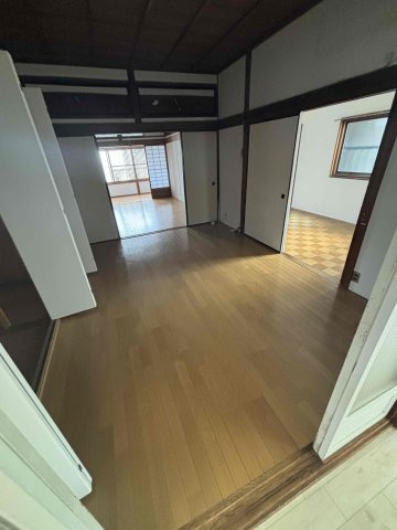 荒田町3丁目店舗付住宅の居間・リビング