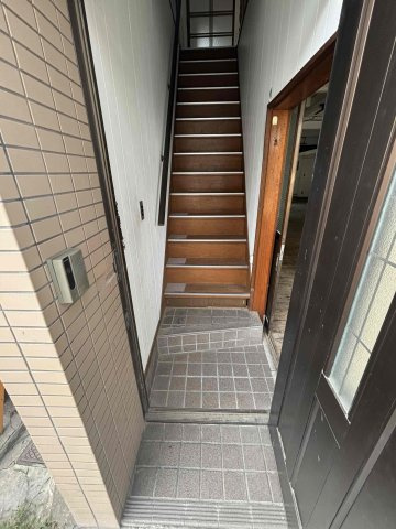 荒田町3丁目店舗付住宅の玄関