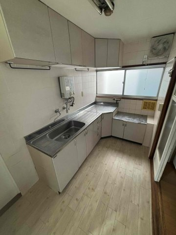 荒田町3丁目店舗付住宅のキッチン