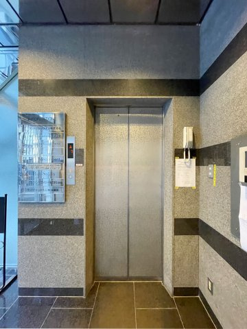 アザブビルディングNo.3のエントランス