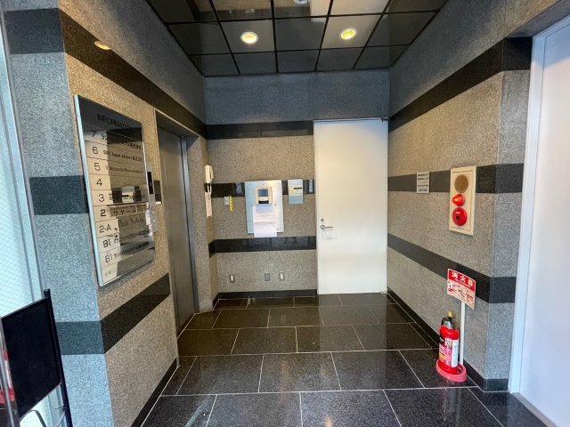 アザブビルディングNo.3のエントランス