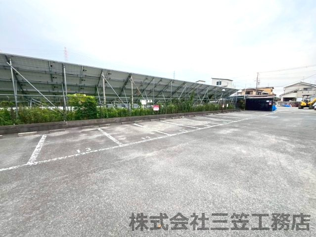 寝屋川市堀溝３丁目のアパートの駐車場