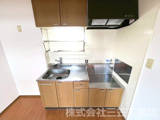寝屋川市堀溝３丁目のアパートのキッチン