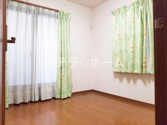 鶴見区横堤4中古戸建の洋室|明るい洋室です