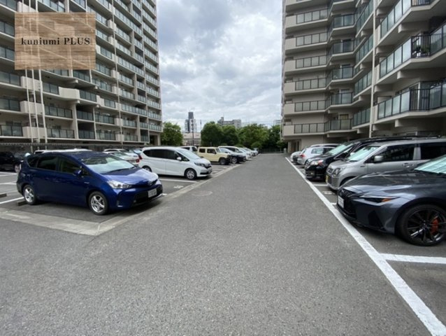 京橋グリーンハイツ1号棟の駐車場