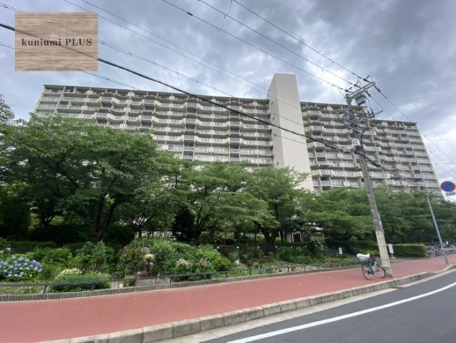 京橋グリーンハイツ1号棟の外観