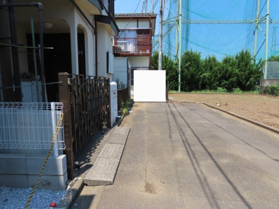 【前面道路含む現地写真】 | 坂戸市関間未入居戸建