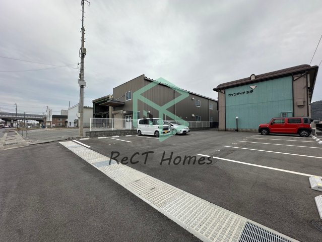 ウィンディア玉手の駐車場