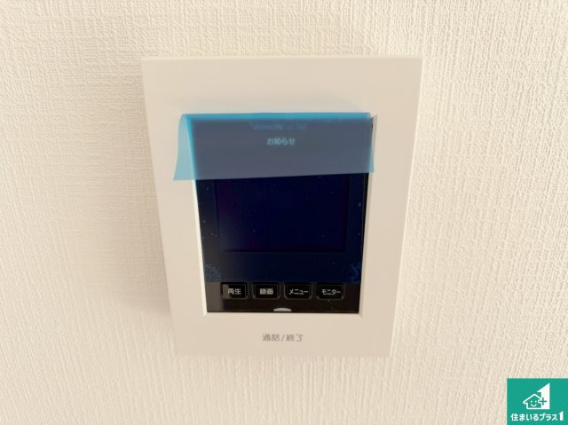 和歌山市和歌川町　第1期　新築一戸建ての防犯設備|カラーモニターインターホン！声だけでなく来訪者の姿や顔がモニターで確認できるので、小さなお子様がいらっしゃるご家庭でも安心できます！