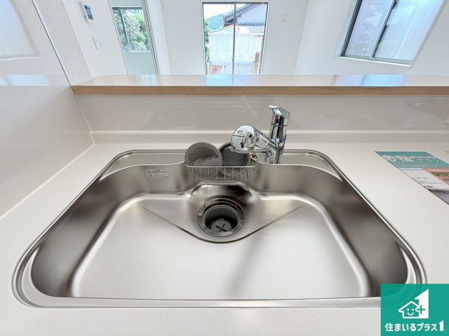 和歌山市和歌川町　第1期　新築一戸建ての設備|蛇口の先端に浄水器を内蔵しています！原水と浄水、お湯と冷水、シャワーの切替えがワンタッチなので用途によって使い分けられます。