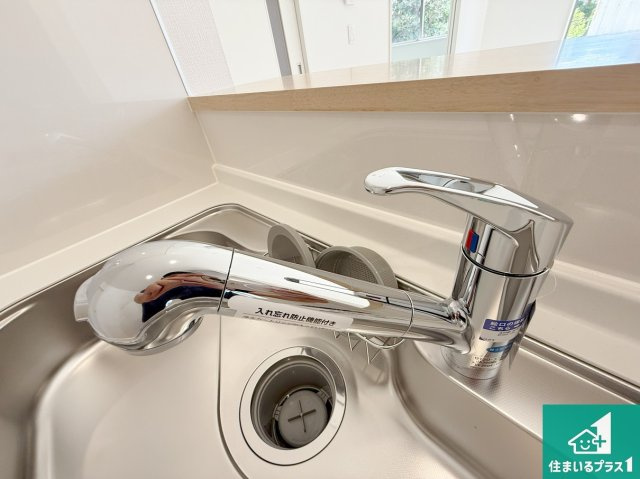 和歌山市和歌川町　第1期　新築一戸建ての設備|浄水器を内蔵！炊飯時、お茶を作る時に安心してお水を使えます！お湯と冷水、浄水と原水、シャワーの切替えもワンタッチです！