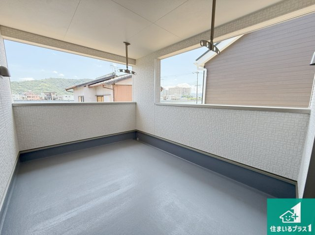 和歌山市和歌川町　第1期　新築一戸建てのバルコニー|ワイドバルコニーは洗濯物を干すスペースが広いのでご家族が多くても安心！