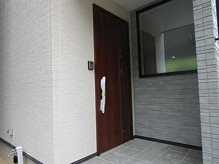 東区中山中町の玄関