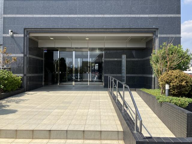 【エントランス】 | 正面玄関