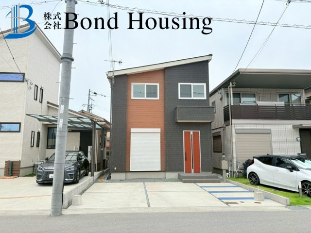 家事導線良好の築浅良質戸建　有瀬　築６年の駐車場
