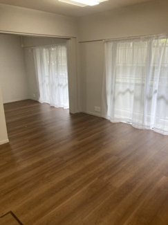 【居間・リビング】 | コスモ北戸田 | 約10.0帖のLDK
間取りの中心部に位置しており家族が集まりやすくコミュニケーションがとりやすい、家事動線がスムーズなところが特徴です。