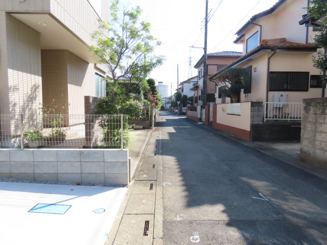 坂戸市千代田新築戸建の前面道路含む現地写真