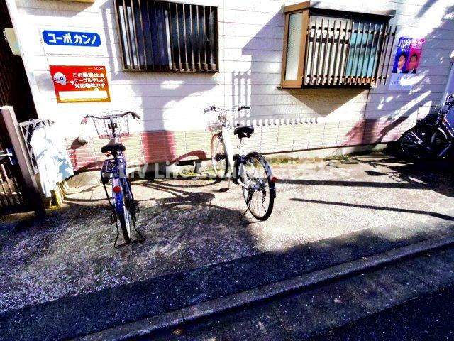 コーポカンノの駐車場