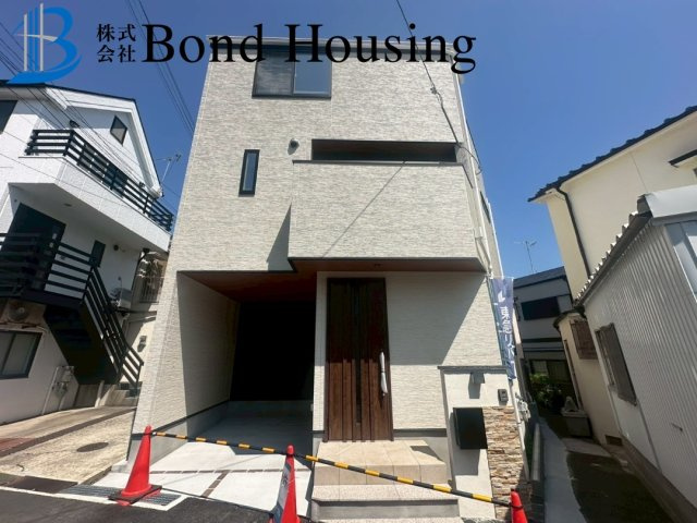 耐震基準3等級相当　山手6丁目　新築戸建ての前面道路含む現地写真