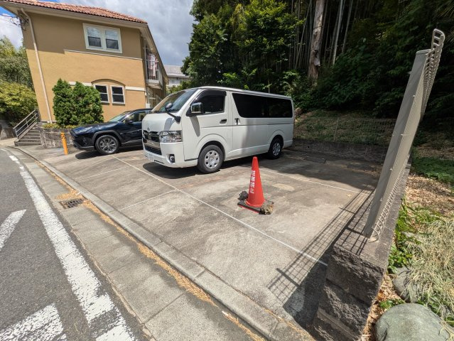 ウィングコートの駐車場