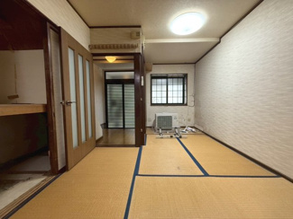 【和室】 | 右京区太秦堀池町 | 約5.5帖の和室、押入付！リフォームをお楽しみいただけます♪