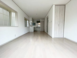 【居間・リビング】 | 高槻市塚脇1丁目　中古戸建