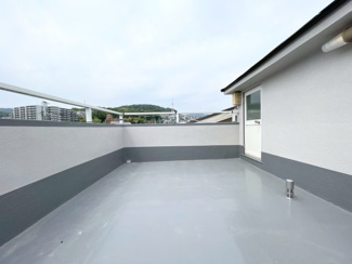 【バルコニー】 | 高槻市塚脇1丁目　中古戸建