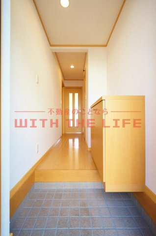 ティファニー【キャッシュバック対象物件】の玄関|収納もある玄関です