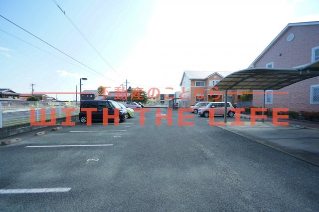 ティファニー【キャッシュバック対象物件】の駐車場|駐車スペースもあります