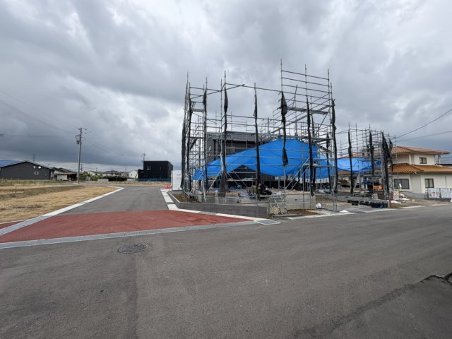 新築戸建・建売　町庭坂字一本杉　GRAFARE　全4棟の前面道路含む現地写真