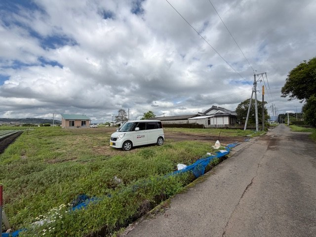 都城市山田町山田の売地の前面道路含む現地写真