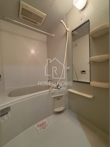 メゾンフロールIMAKUBOの浴室|同マンション別部屋：参考写真