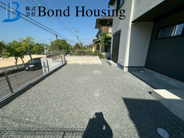 幹太くんなど設備充実　ママに喜ばれるお家　垂水区朝谷町の駐車場