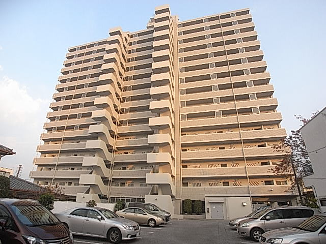 グランドハイツ城山の外観