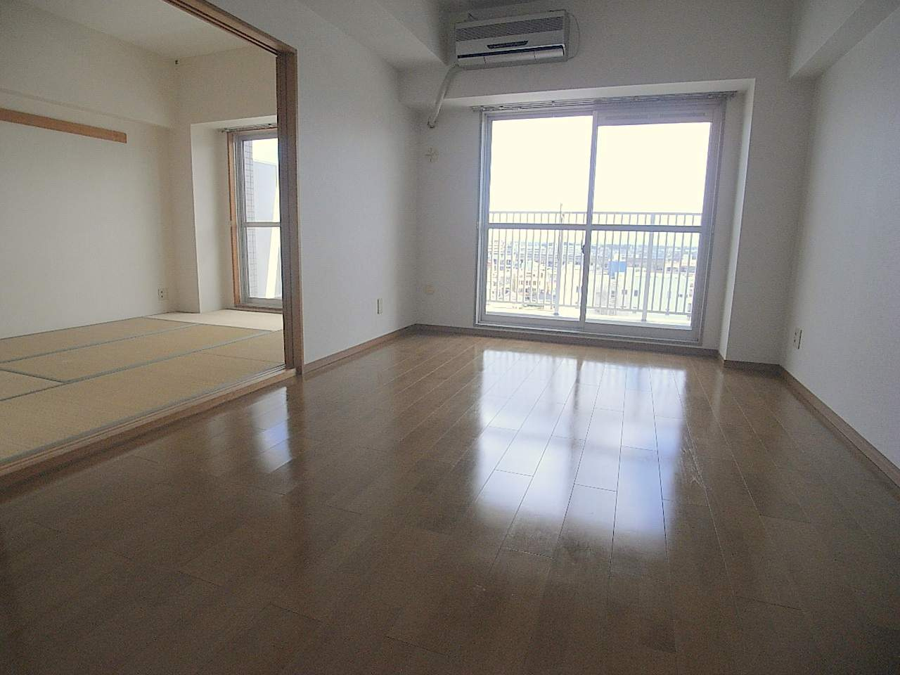 グランドハイツ城山の居間・リビング