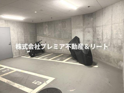 【駐車場】 | KDX代官山レジデンス | 地下にバイク置き場があります。