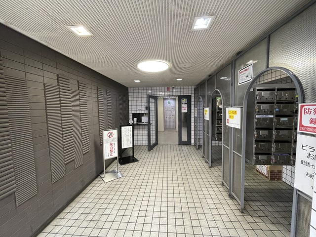 トップルーム新宿公園第2のエントランス|落ち着いたエントランスです