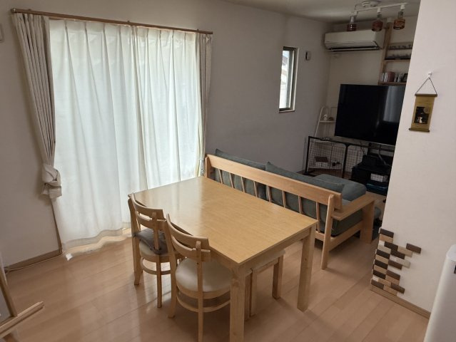 中古戸建　岐阜市旦島中町2丁目　平成27年築の居間・リビング