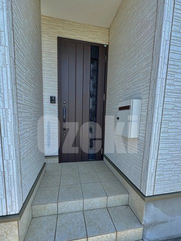 東越谷1丁目戸建のエントランス|弊社ホームページに写真たくさんあります♪
ご相談等お気軽に！