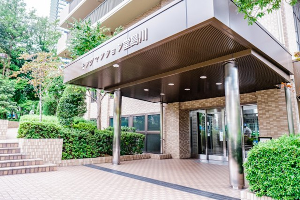 【エントランス】 | 【エントランス外観】外壁はタイル貼りで、落ち着きある空間を演出。