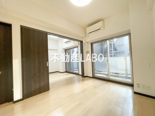 エステムコート難波WEST-SIDEⅡベイフレックスの居間・リビング