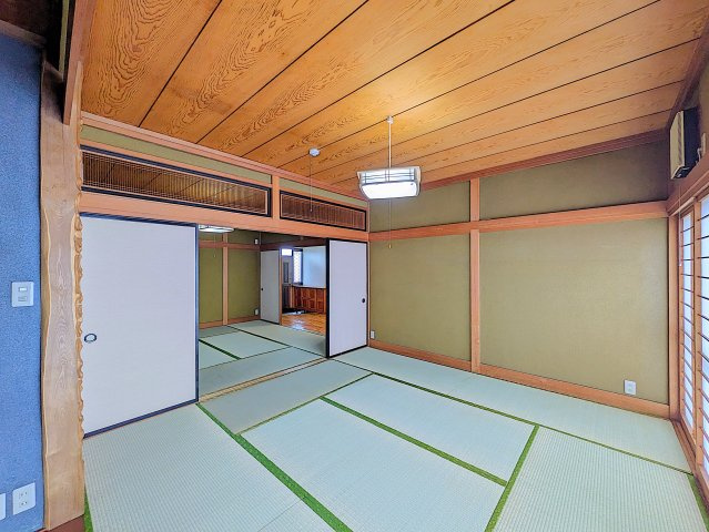 大堂ビルの和室