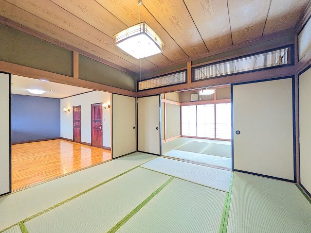 大堂ビルの和室