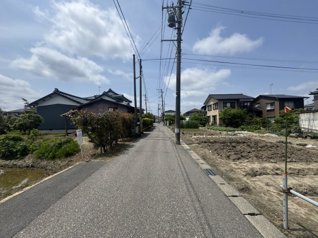 江南区稲葉3丁目　売地の前面道路含む現地写真