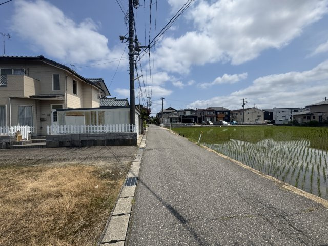 江南区稲葉3丁目　売地の前面道路含む現地写真