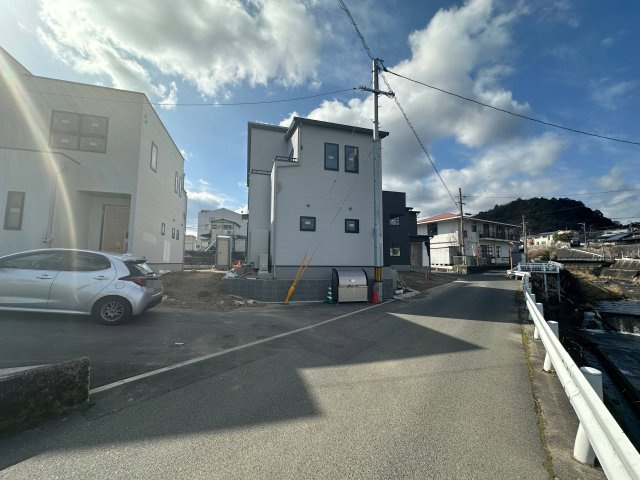 安佐南区伴東8丁目 No.2の駐車場|駐車場は並列2台駐車可能☆