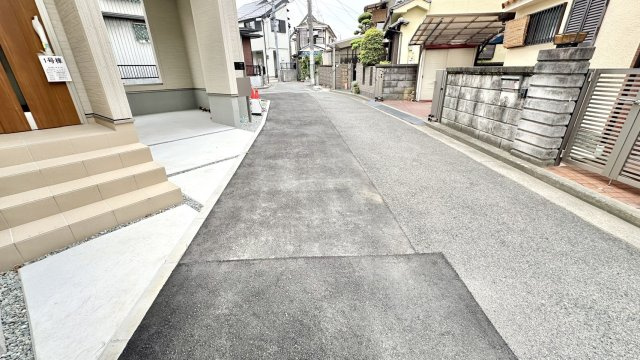 堺市東区引野町　新築戸建の前面道路含む現地写真